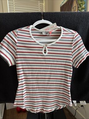 Greii White Ribbed Keyhole Tee with Red & Blue Stripes